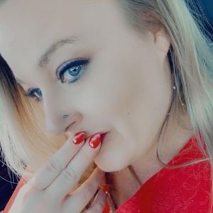 Meet your Posher, Lora